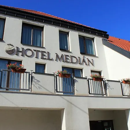 Median Hotell 3*